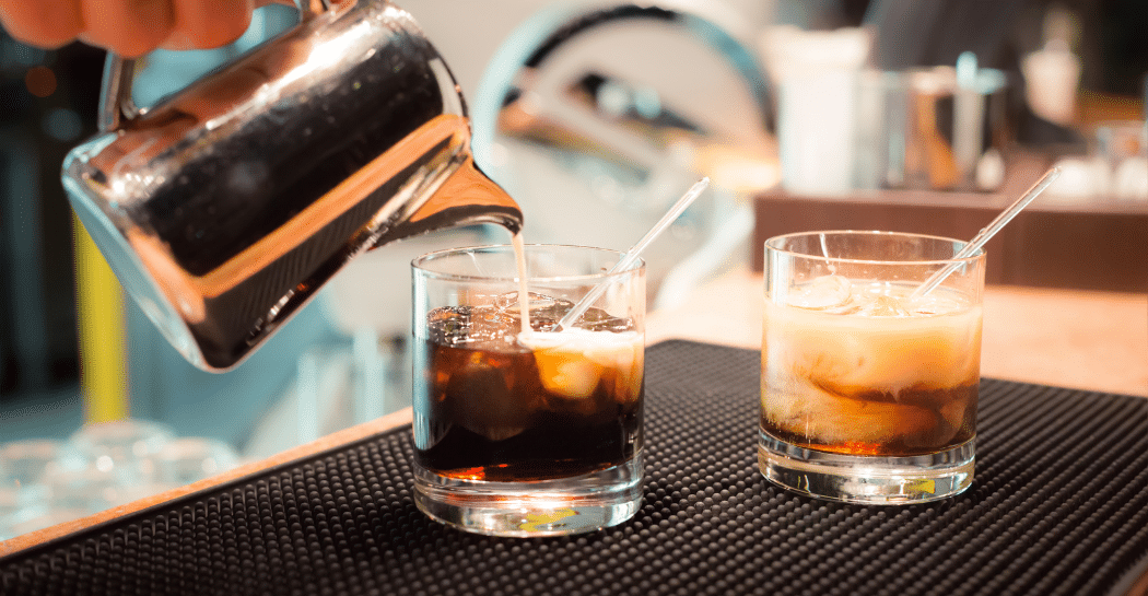 White Russian cocktail recept serveren